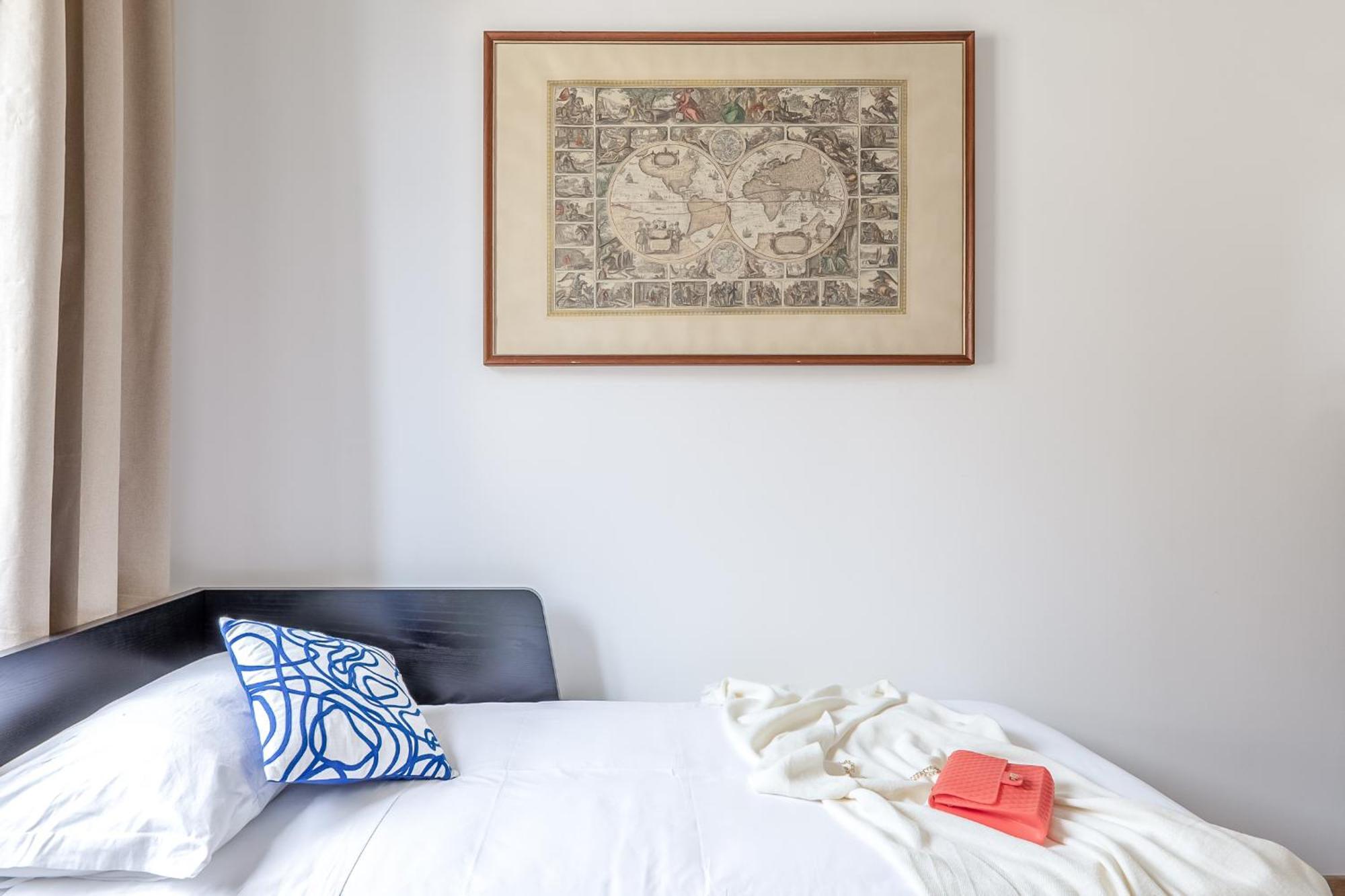 Hostly-light And Wood Midtown-near Trevi Apartment *
